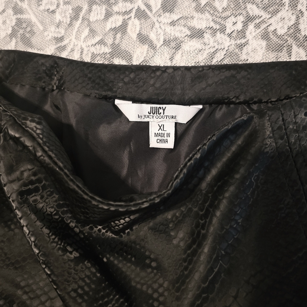 Juicy Couture Black Faux Snakeskin Mini Skirt XL NWT - Picture 3 of 6
